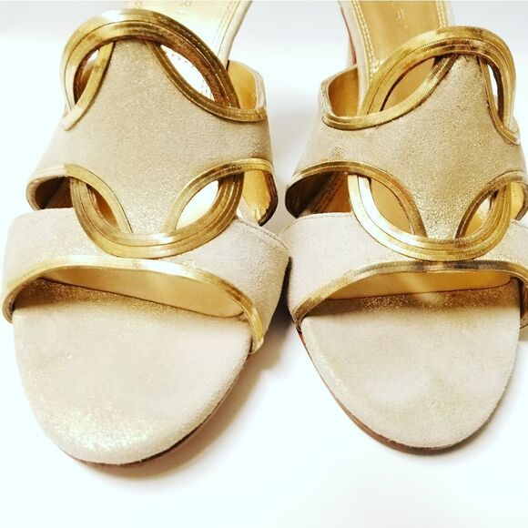 Tahari heels  - Picture 2 of 9